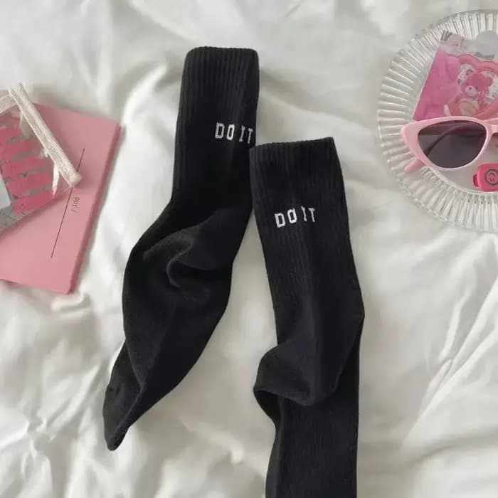 Chaussettes roses pour femmes, Style printemps et automne, mi-tube, vêtements d'extérieur, bas en co
