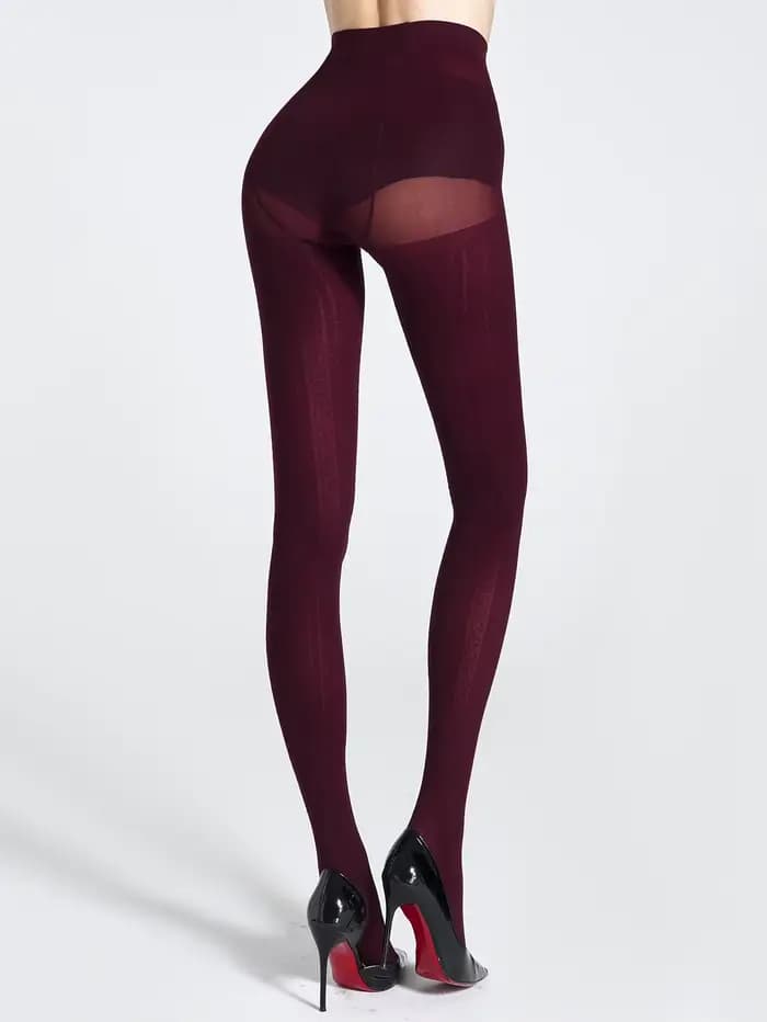 Une paire de collants en forme de coeur à rayures verticales à la mode et collants fins pour femmes