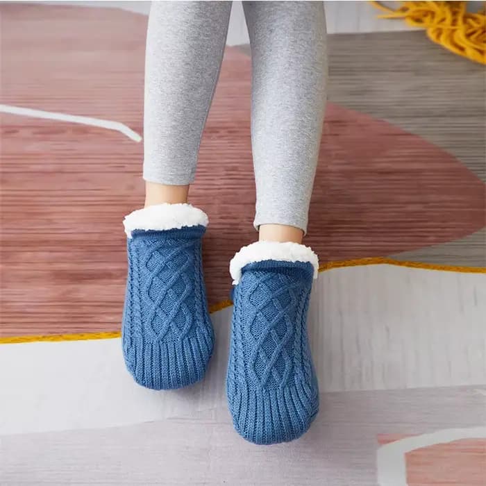 Chaussettes pantoufles d'hiver avec pinces pour hommes et femmes – Chaudes, floues, doublées en pola