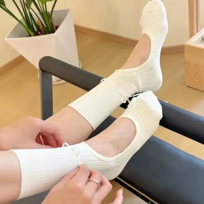 Femmes Prati Yoga chaussettes anti-dérapant Bareback personnalisé cordon ruban mollet chaussette dan