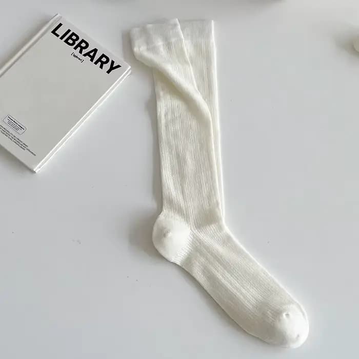Chaussettes mi-mollet pour femmes, chaussettes froissées blanches et noires, bas d'été en maille fin