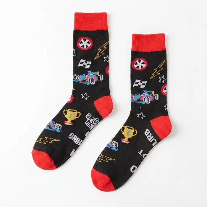 1 paire de chaussettes unisexes avec base noire et motifs de voitures de course et de trophées color