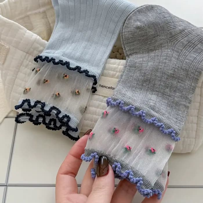 Chaussettes fines à fleurs pour femmes