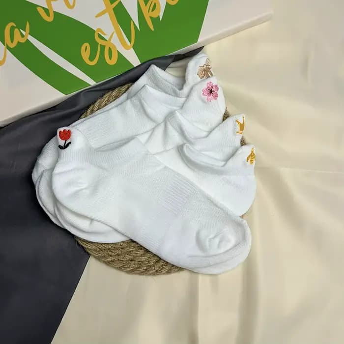 Chaussettes blanches en maille respirante