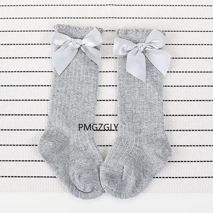Chaussettes blanches d'automne pour enfants en bas âge