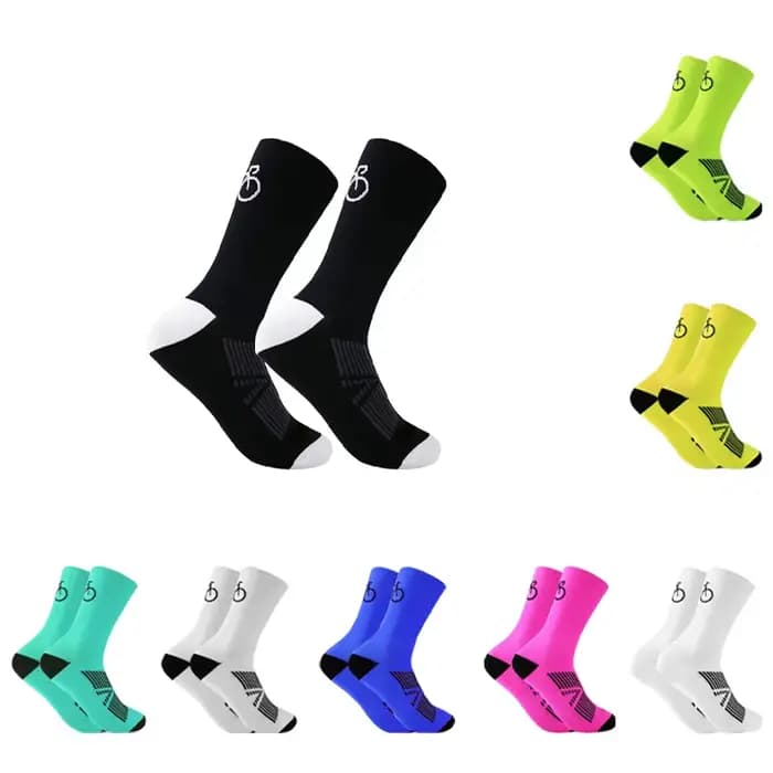 Une paire de chaussettes de cyclisme pour sports de plein air