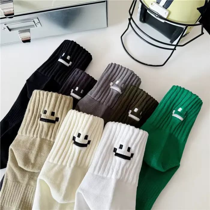 Chaussettes hommes et femmes souriant dessin animé