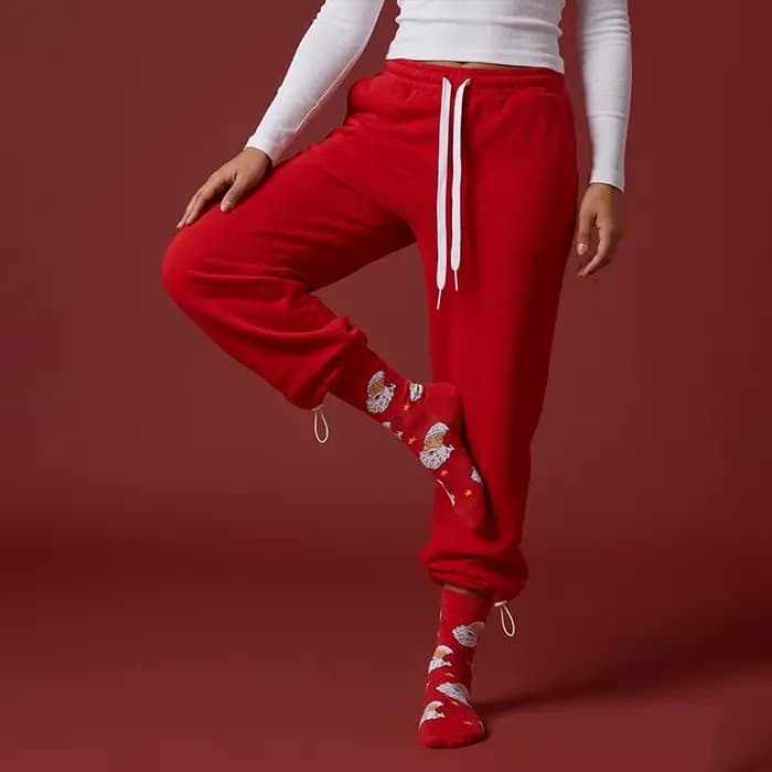 1 paire de chaussettes unisexes avec semelles rouges festives ornées de motifs Père Noël et d'étoiles