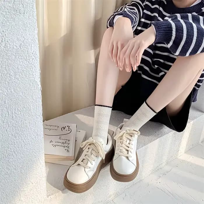 Chaussettes pour femmes à bordure fleurie, mode printemps-été, chaussettes respirantes mi-mollet, en coton fin, confortables, couleur unie blanche