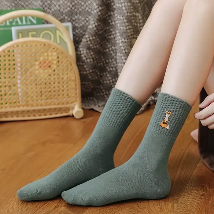 2025 automne hiver femmes chaussettes dessin animé Animal renard broderie mignon chaussette pour femme solide coton
