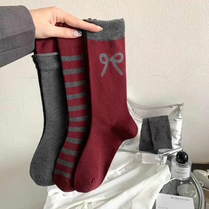 Chaussettes Midtube à rayures rouges avec nœud