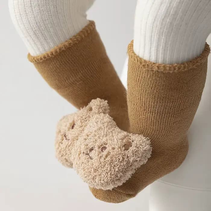 Chaussettes en coton épais pour bébé, chaudes et confortables, ours de dessin animé mignon, chaussettes de sol antidérapantes pour nourrissons filles et garçons