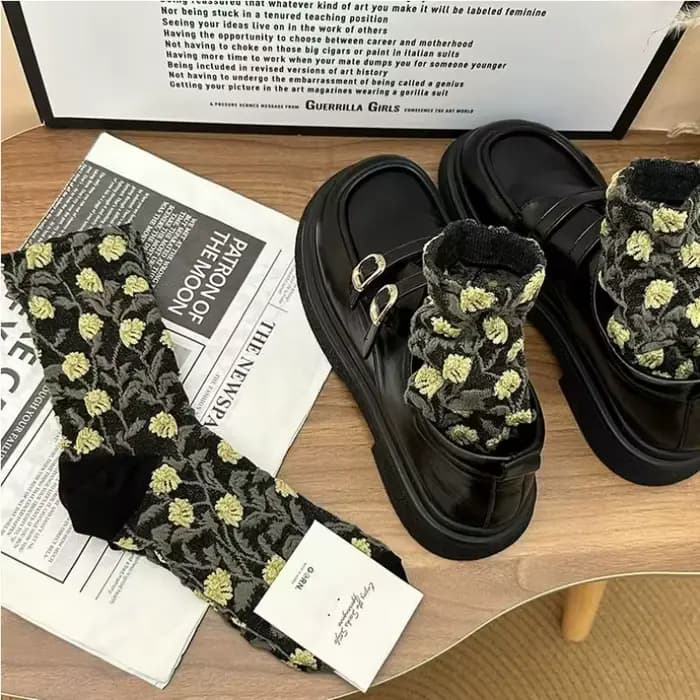 Chaussettes brodées de fleurs pour femmes
