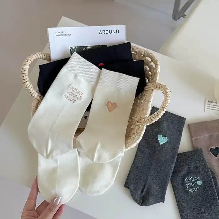 Chaussettes en coton brodées pour femmes