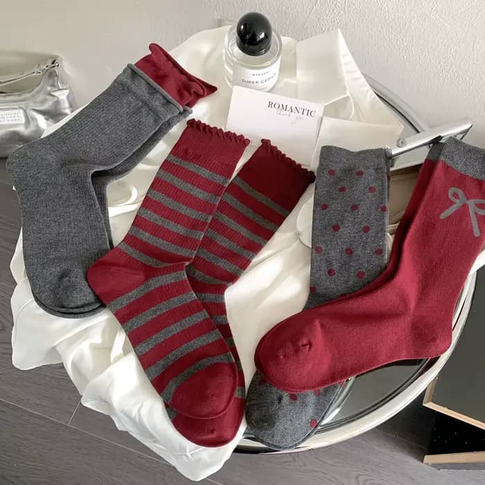 Chaussettes Midtube à rayures rouges avec nœud