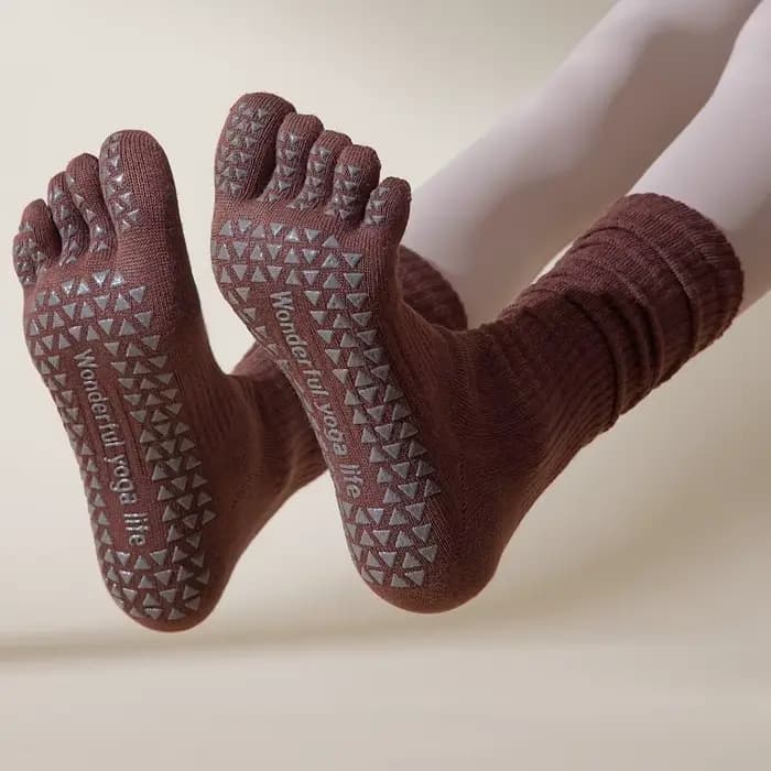 Chaussettes de Sport à cinq doigts pour femmes, chaussettes de Yoga à tube Long, antidérapantes en Silicone, couleur unie, Pilates