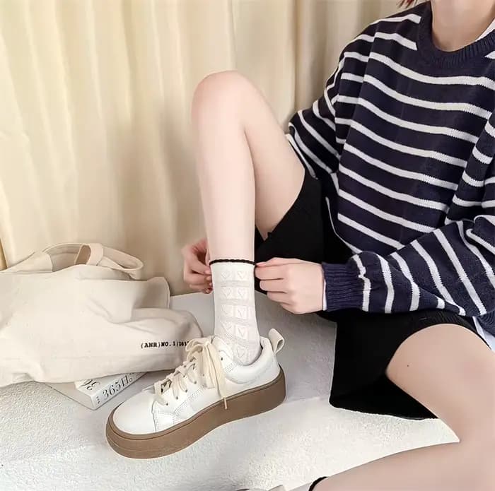 Chaussettes pour femmes à bordure fleurie, mode printemps-été, chaussettes respirantes mi-mollet, en coton fin, confortables, couleur unie blanche