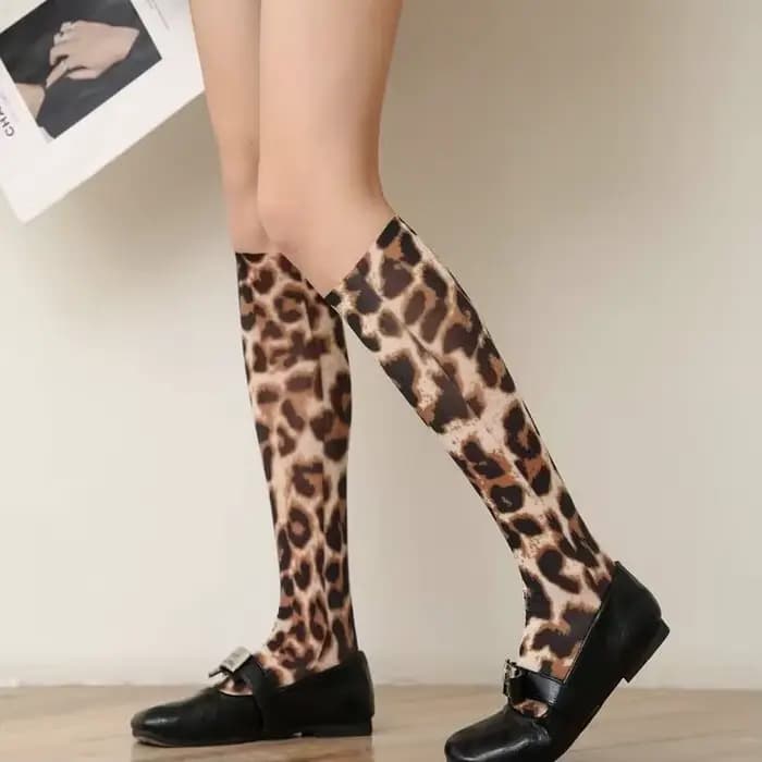 Chaussettes de mollet imprimé léopard pour femmes