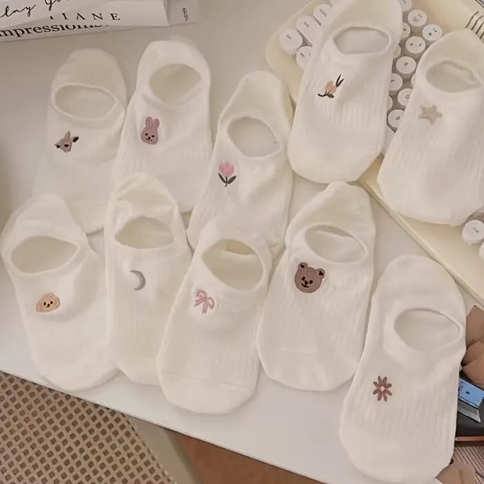 Chaussettes bateau blanches tendance pour femmes, chaussettes invisibles à coupe basse, chaussettes discrètes, style mignon, motifs de dessins animés adorables, chaussettes pour étudiantes