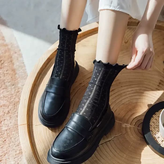 Printemps été mode femmes chaussettes dame longue noir blanc dentelle Harajuku à volants décontracté doux Kawaii Floral respirant luxe Lolita