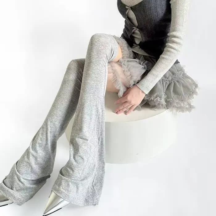 Chaussettes hautes unies noires et blanches style gothique Lolita, avec revers en forme de corne