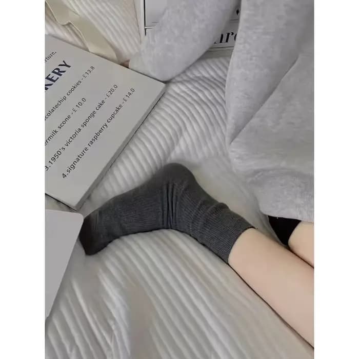 Chaussettes gris foncé pour femmes