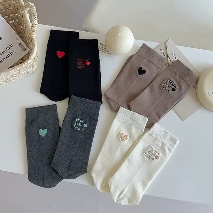 Chaussettes en coton brodées pour femmes