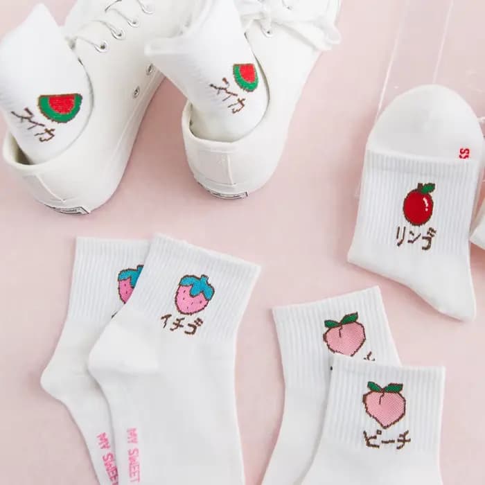 Chaussettes femmes mignon Art dessin animé fruits broderie pêche fraise pastèque banane motif chaussette courte Harajuku drôle Meias