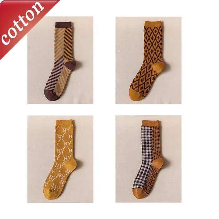 Chaussettes pour femmes automne hiver Plaid léopard rayure Style littéraire moyen Tube chaussettes confortables doux chaud Pile chaussettes cadeaux pour femmes