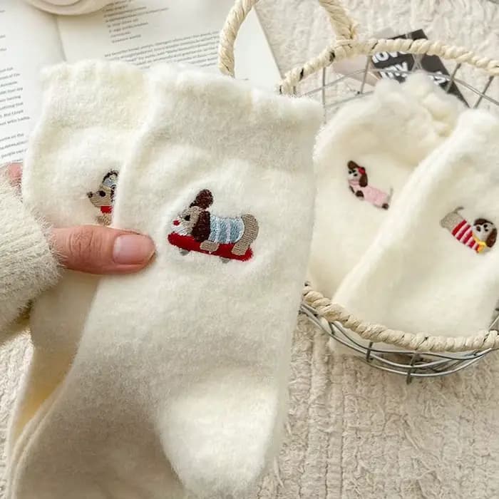 Chaussettes en peluche pour chien teckel
