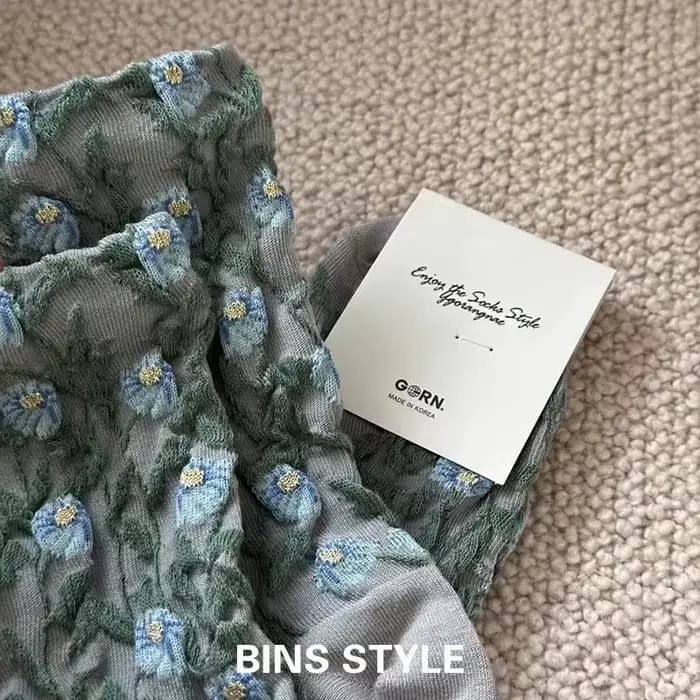 Chaussettes brodées de fleurs pour femmes