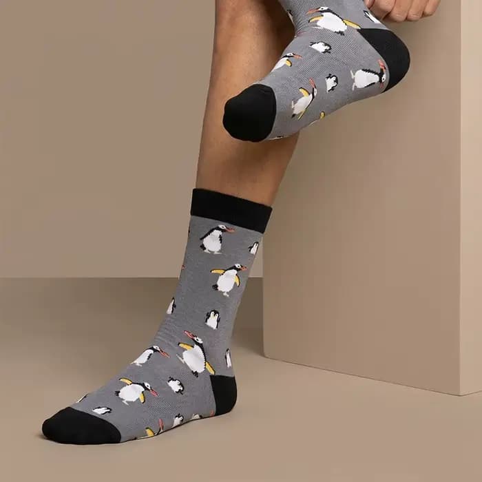 1 paire de chaussettes unisexes avec motif pingouin gris