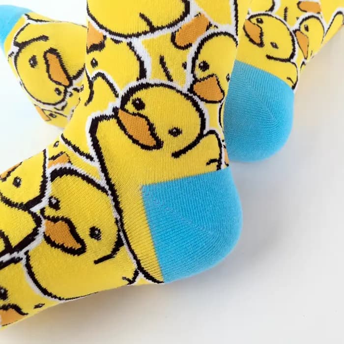 1 paire de chaussettes mi-mollet en canard jaune vif