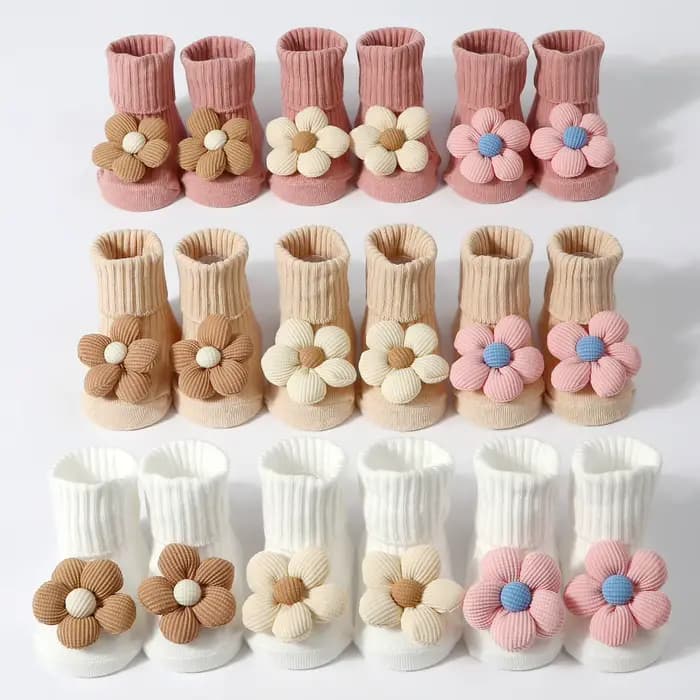 Jolies chaussettes tricotées pour nouveau-né