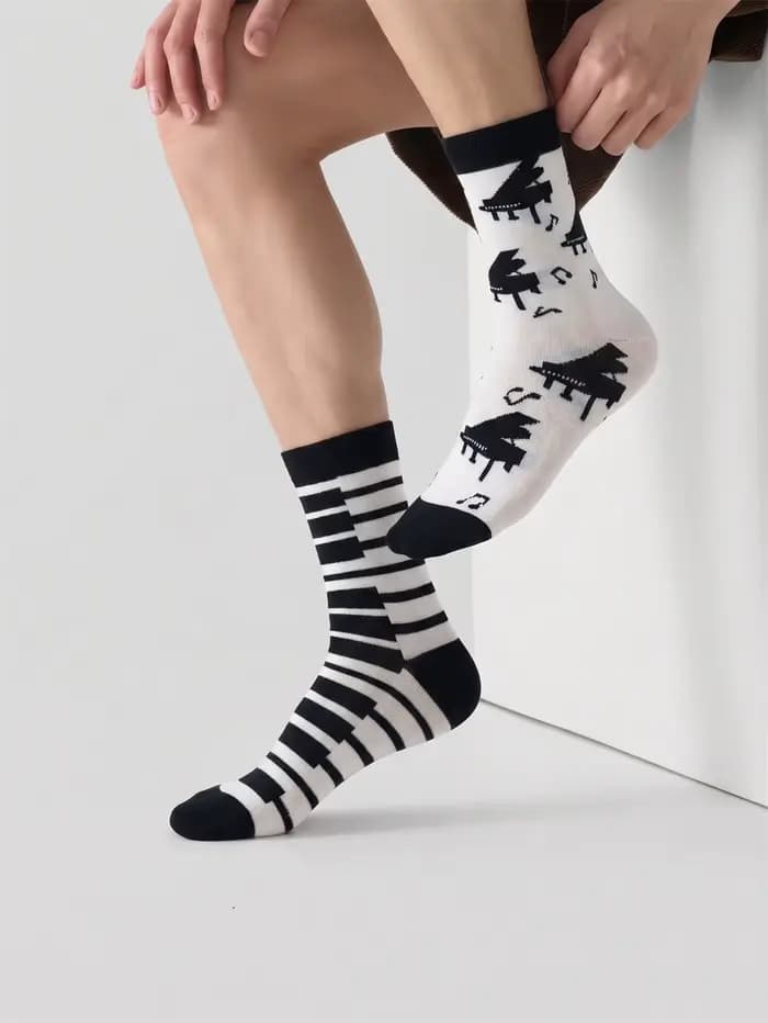 Chaussettes en coton amusantes à rayures contrastées pour hommes, motif piano, noir et blanc, cadeau original pour les amateurs de musique, streetwear