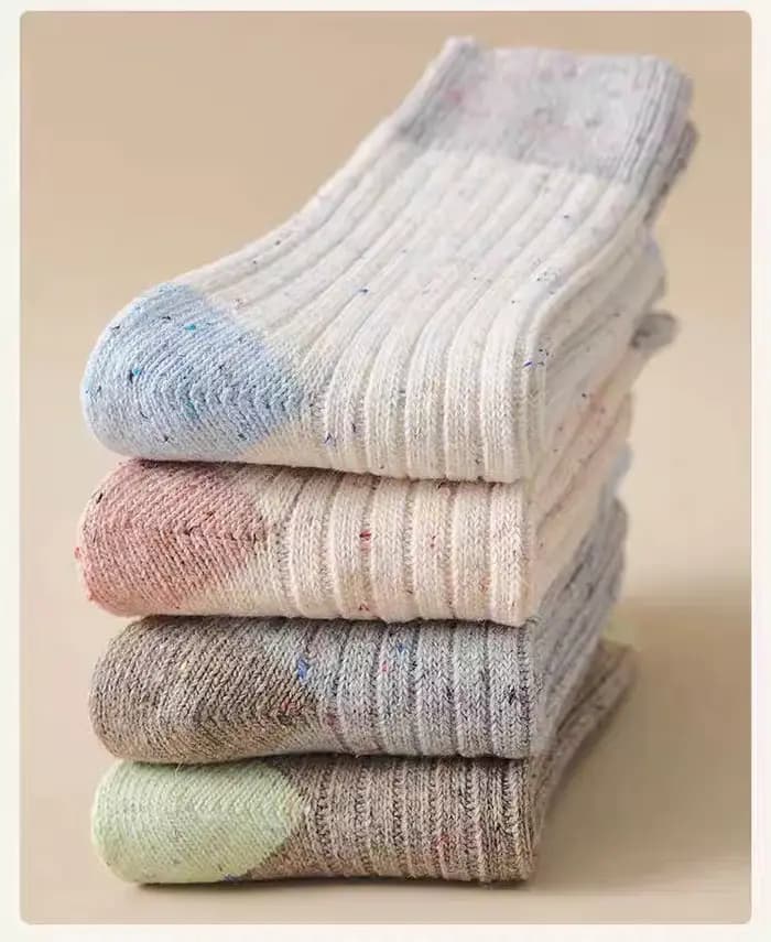 Nouvelles chaussettes pour femmes
