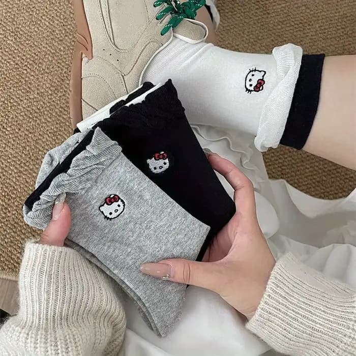 Chaussettes à volants Hello Kitty, chaussettes en coton pour filles, chaussettes courtes Kawaii avec broderie de nœud