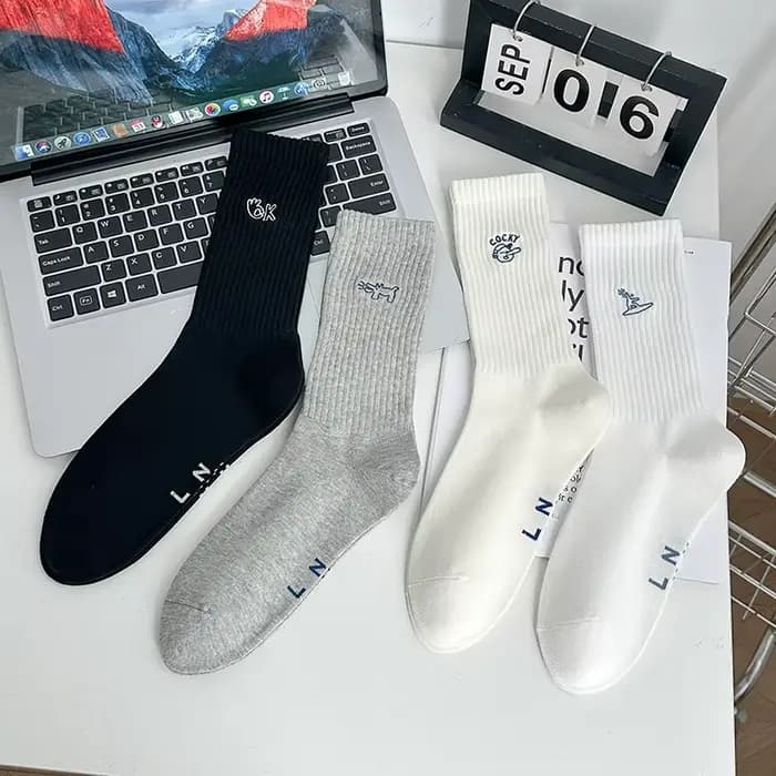 Chaussettes pour hommes nouvelle broderie mode couleur unie Simple basique longues