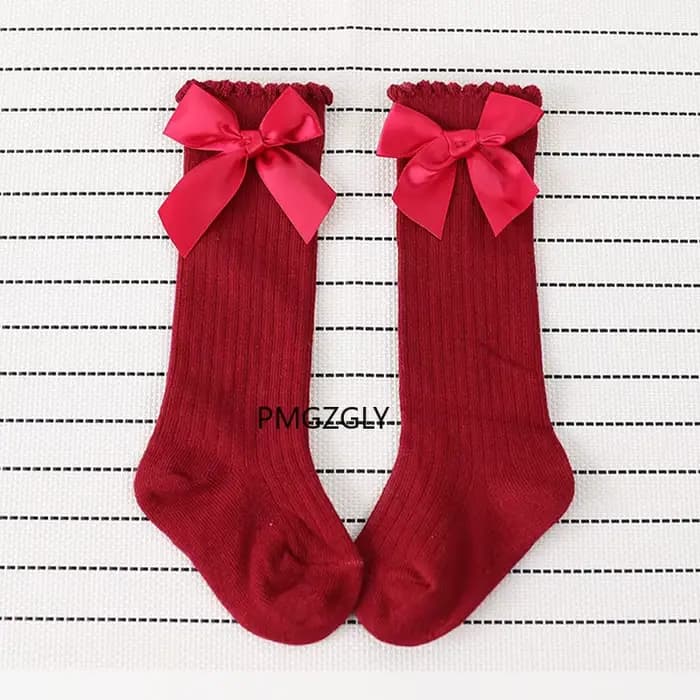 Chaussettes blanches d'automne pour enfants en bas âge