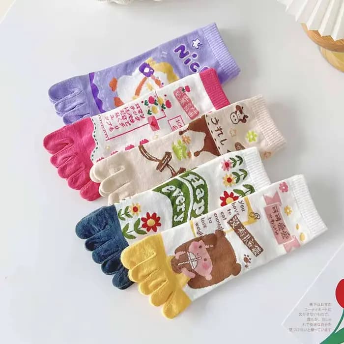 Chaussettes à cinq doigts pour femmes, en coton, motif ours de dessin animé, style Kawaii, amusantes et mignonnes, mi-mollet, style sport, printemps-été