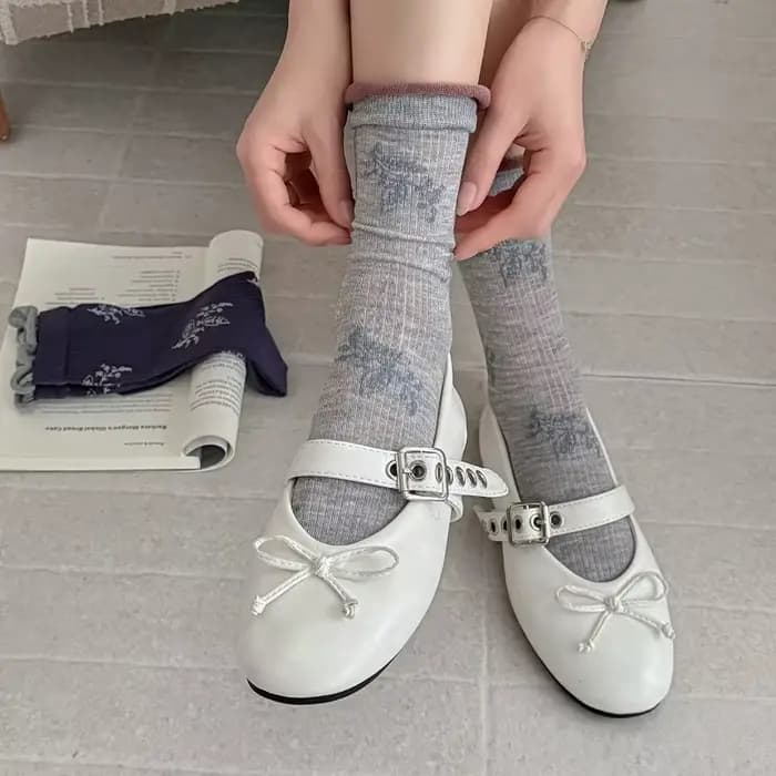 Chaussettes longues à la mode pour femmes