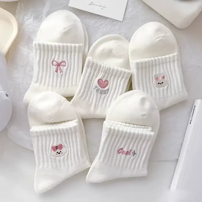 Dreamlikelin – chaussettes respirantes pour femmes, 5 paires/pack, chaussettes blanches à tube moyen avec imprimé de dessin animé mignon de lapin, de cœur et de nœud, pour printemps et automne