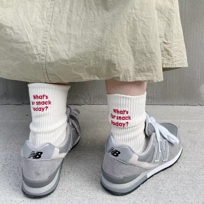 Mode pour les femmes lettres anglaises broderie fil épais coton chaussettes mi-tude haute qualité St