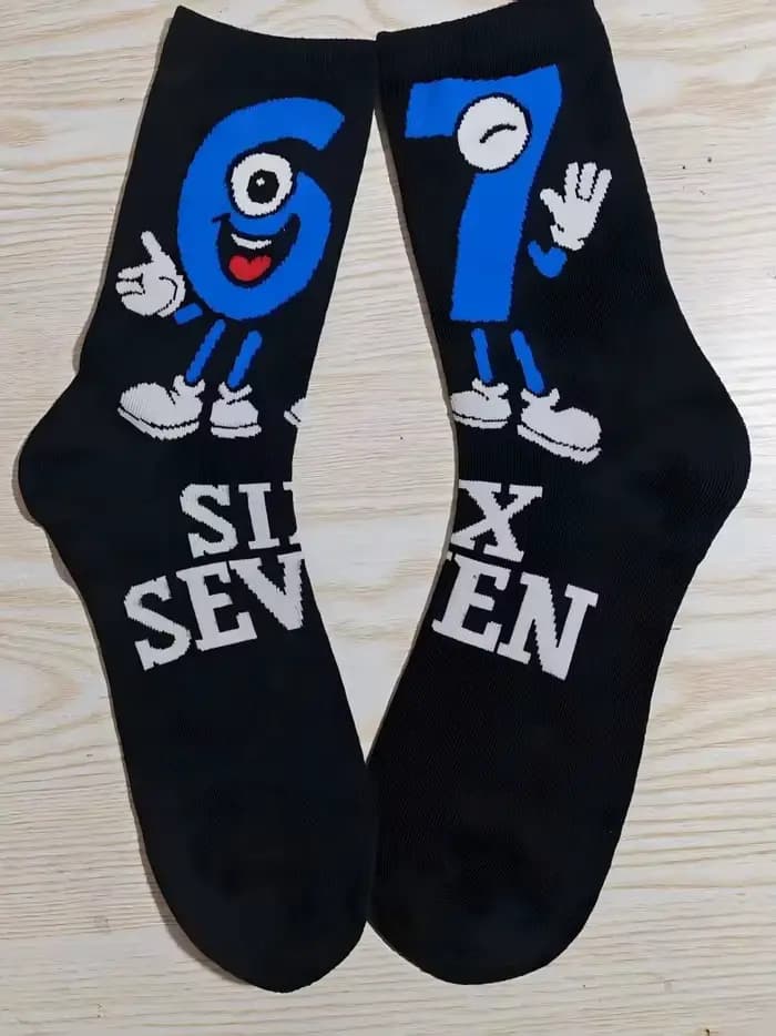 Nouvelle Arrivée Transfrontalière 67 Chaussettes mi-mollet pour hommes à motifs de dessins animés et