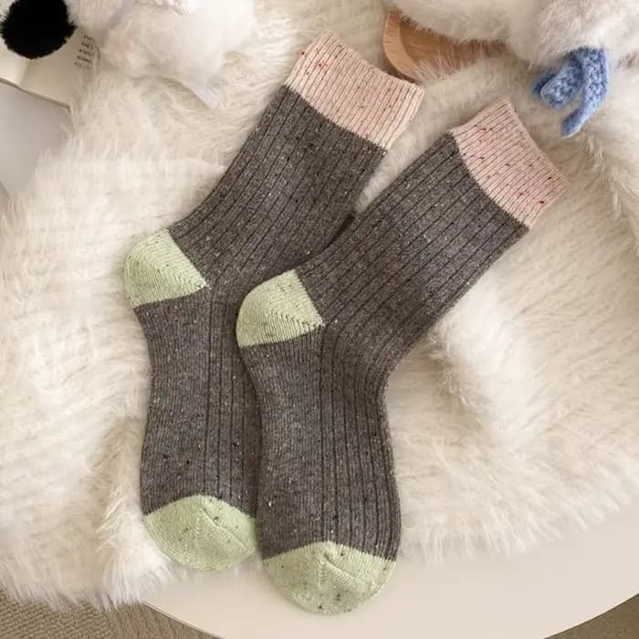 Nouvelles chaussettes pour femmes de haute qualité, chaussettes mi-hautes multicolores pour l'automn
