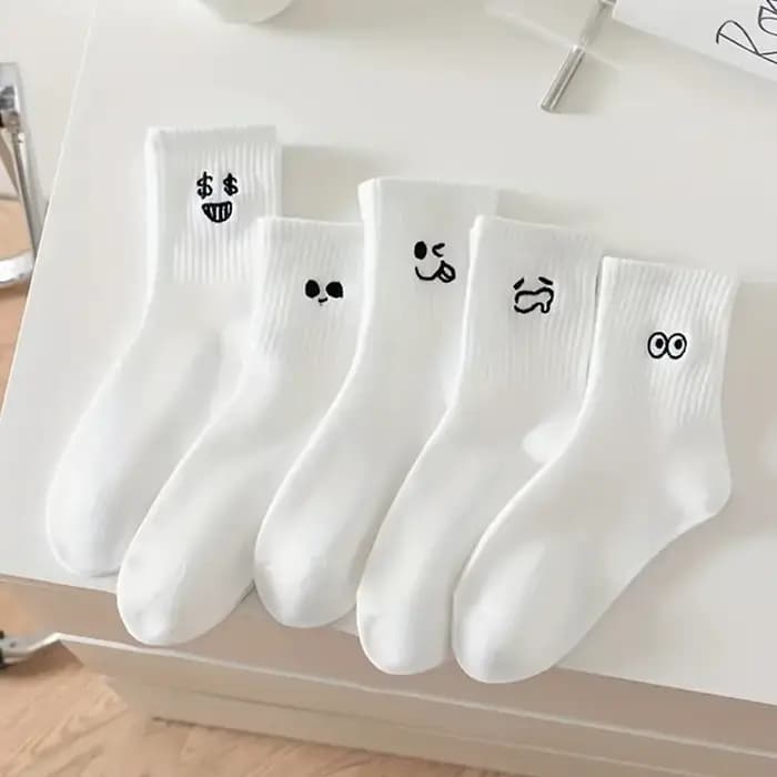 5/10 paires femmes blanc dessin animé chaussettes à la mode polyvalent Expression chaussettes concep