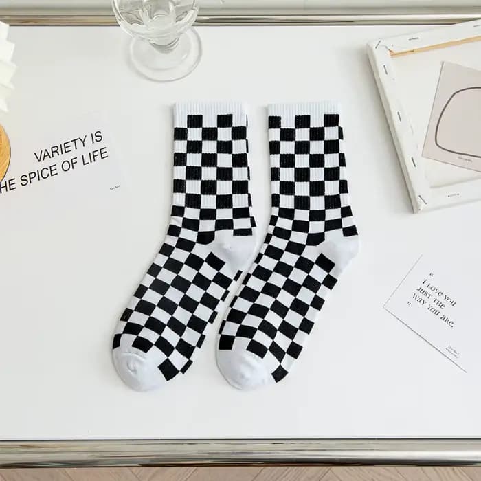 Femmes chaussettes damier Harajuku rue mode noir blanc carrés motif Plaid nouveauté Skateboard drôle