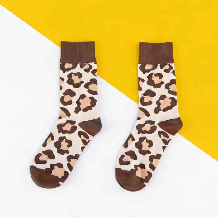 1 paire de chaussettes mi-mollet avec motif léopard rétro, confortables, distinctives et parfaites p