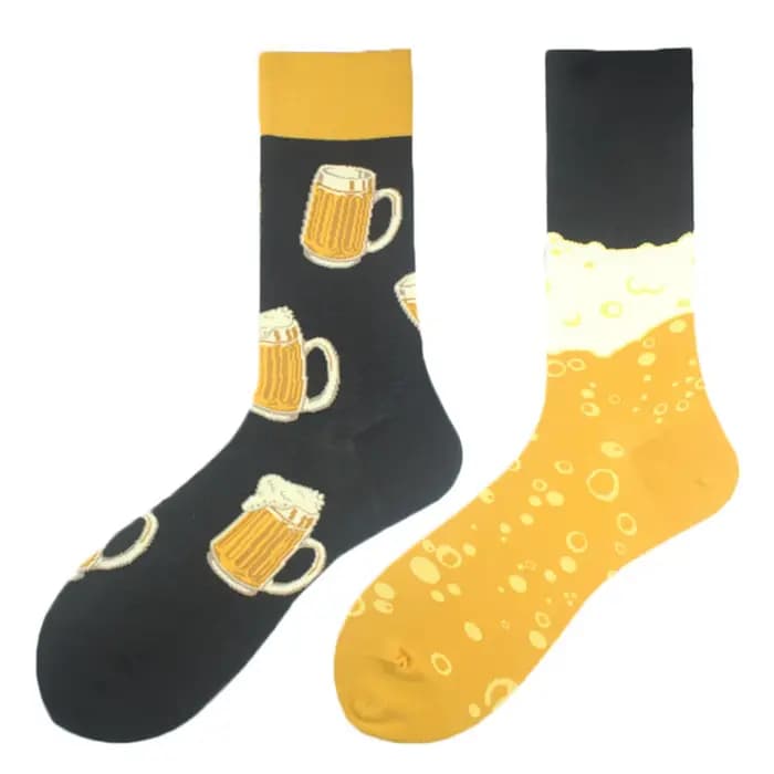1 paire de chaussettes amusantes en jacquard côté AB pour femmes, caractère de bière, fantaisie
