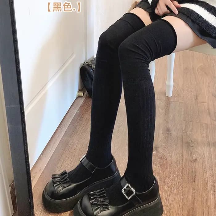 Chaussettes femme automne et hiver tricot épais couleur unie cuisse haute bas bouclés noir blanc cha